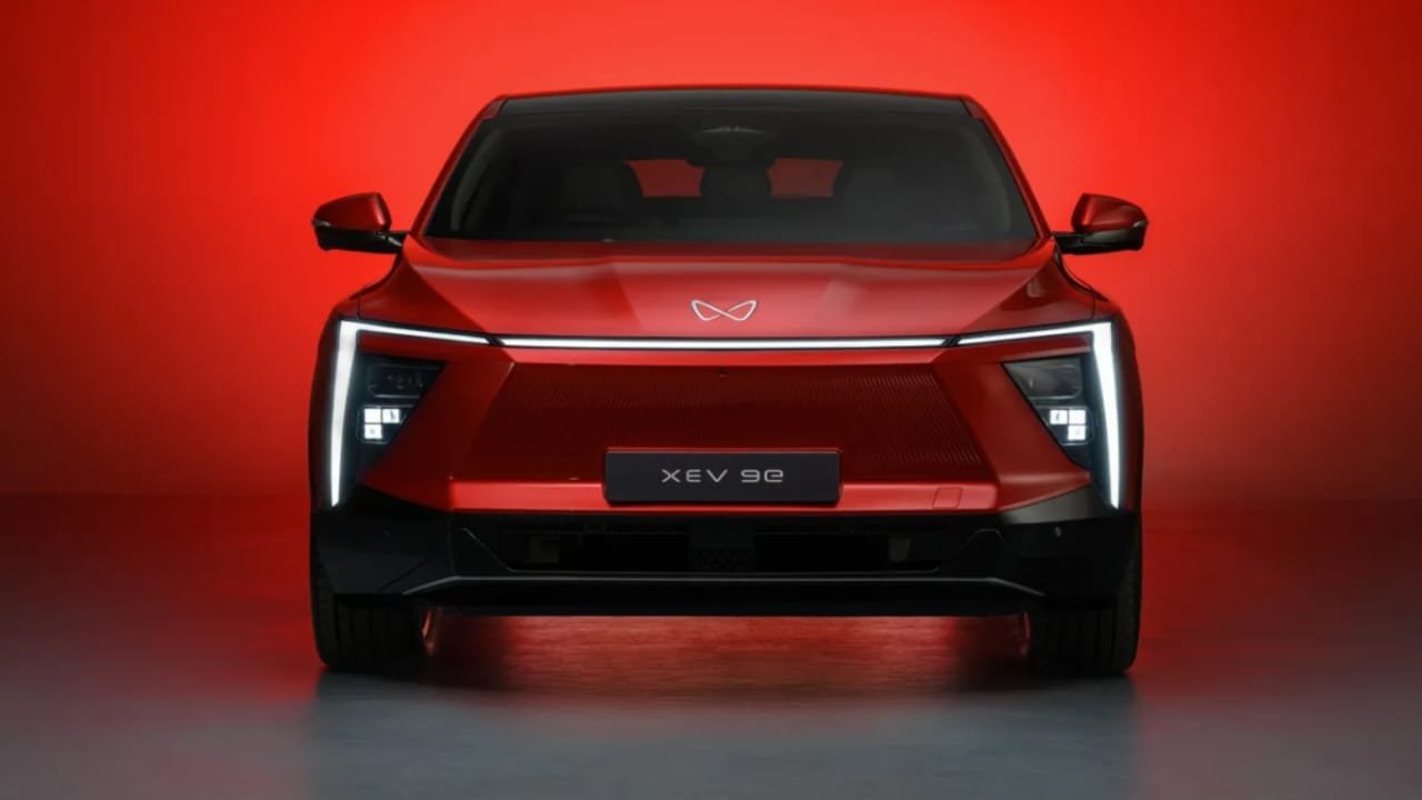 Mahindra XEV 9 Launches – 450KM Range, Dual Electric Motors & Futuristic SUV Design with ADAS Tech at ₹2.99 Lakh!